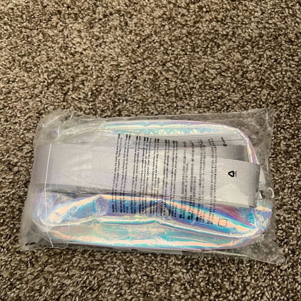 NEW LULULEMON EVERYWHERE BELT BAG
COLOR IRIDESCENT/SILVER - Picture 9 of 9